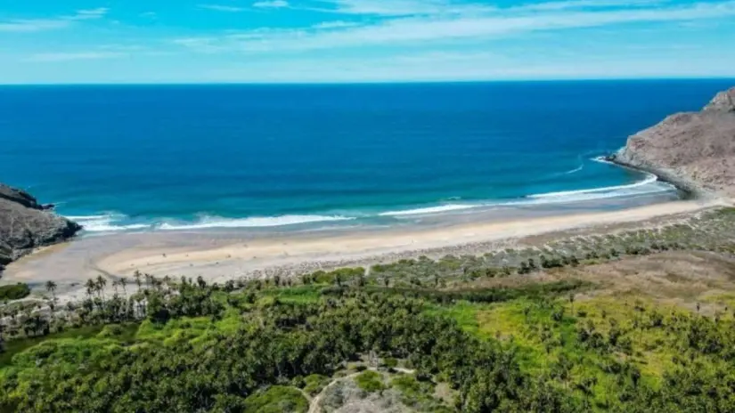 Playa San Pedrito en El Pescadero permite acampar, pescar y explorar cuevas naturales. Foto: Tripadvisor