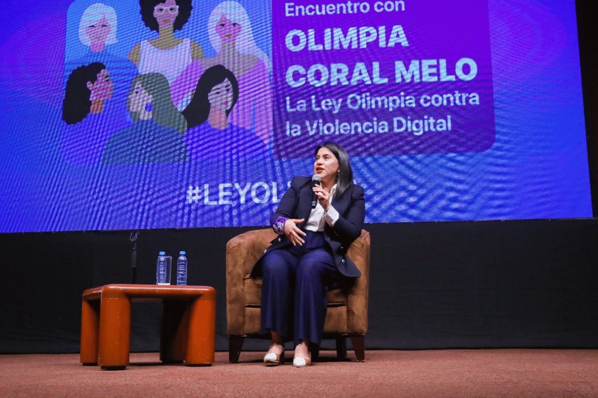 Durante la conferencia “La Ley Olimpia contra la violencia digital”, la activista alertó sobre el alarmante incremento de la explotación sexual infantil en México. Foto: UANL.