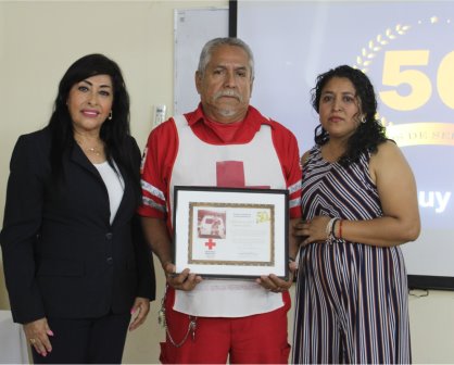 Don Chuy celebra 50 años de servicio activo en Cruz Roja Tampico