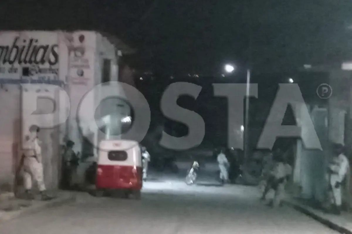 Durante el operativo, se aseguraron vehículos, armas y dinero en efectivo. Créditos: David Monroy.