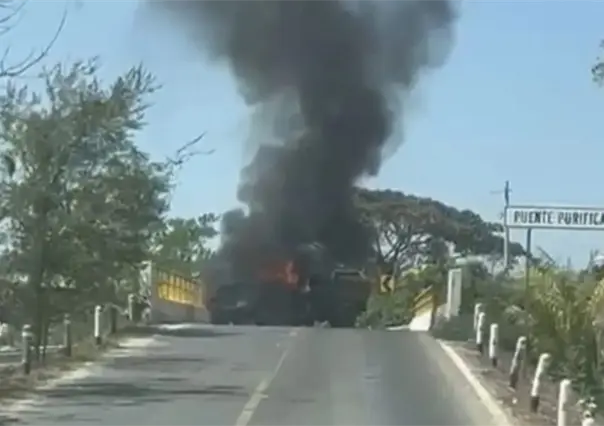 Reportan disturbios y enfrentamientos entre policías y delincuentes en Casimiro Castillo, Jalisco | VIDEO