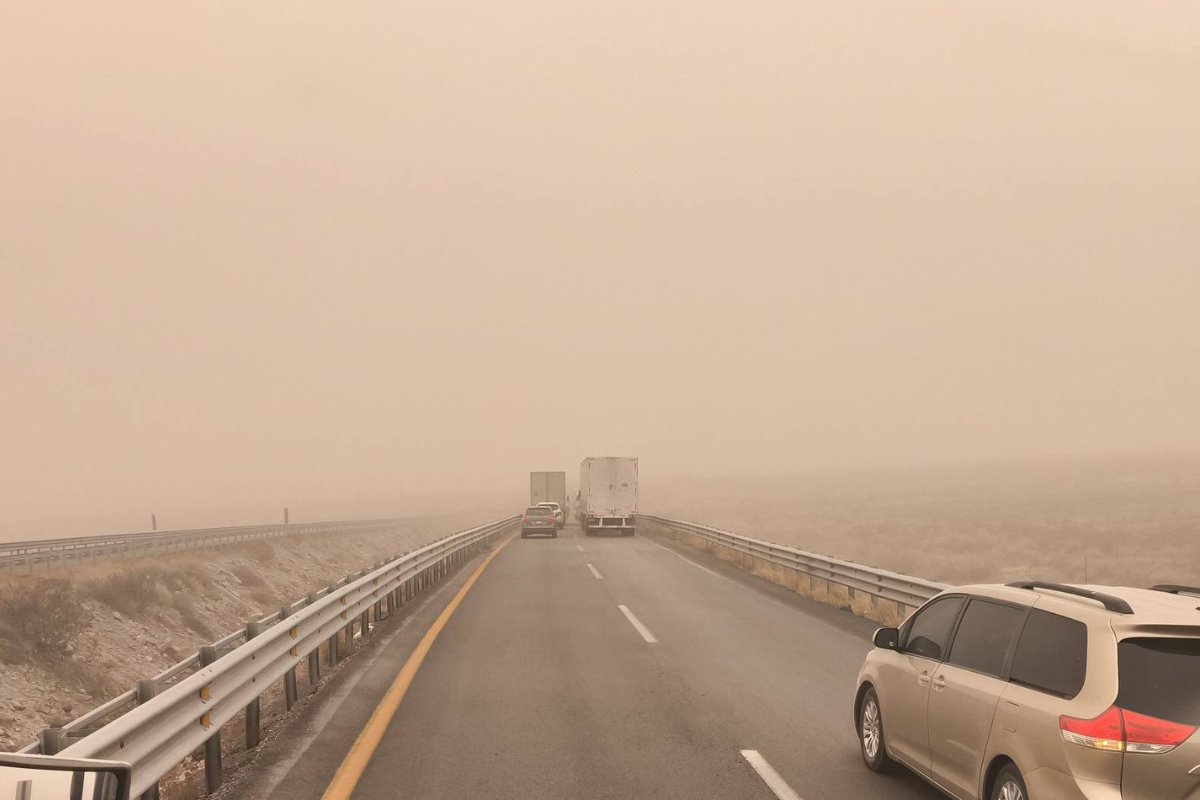 Las tolvaneras generadas por el Frente Frío 36 pueden representar un riesgo considerable en las carreteras./ Foto: FB Caballero Libra