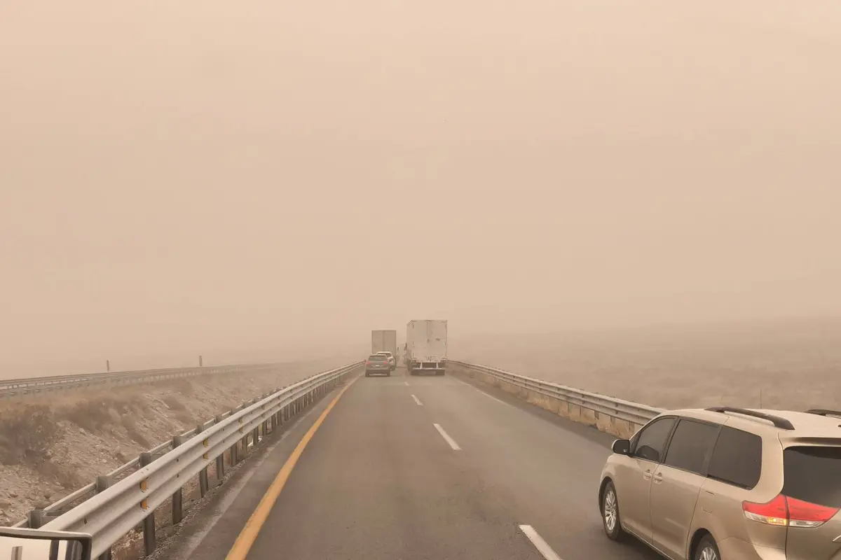 Las tolvaneras generadas por el Frente Frío 36 pueden representar un riesgo considerable en las carreteras./ Foto: FB Caballero Libra