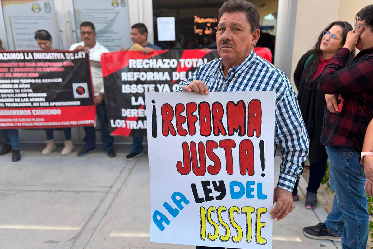 Maestros no aprueban reformas a la Ley del ISSSTE.