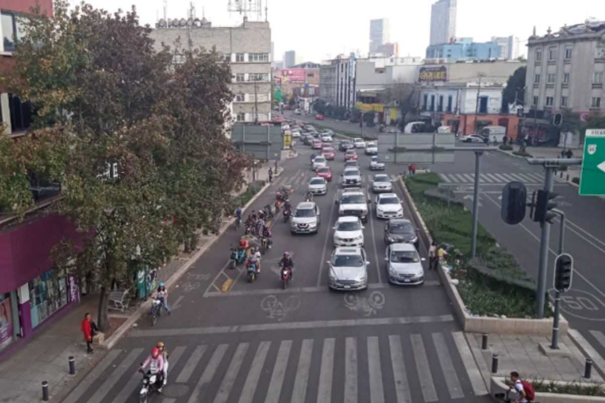 Alta afluencia de trpafico en Av. Ribera de San cosme en CDMX.     Foto: X (@OVIALCDMX)