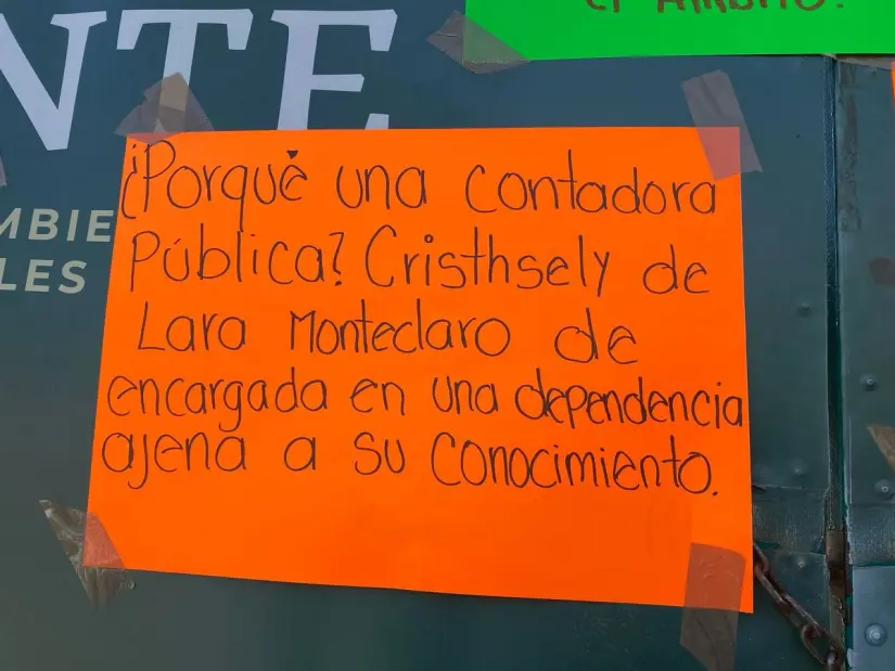 Pancartas de ejidatarios. Foto: Rosalinda Morales
