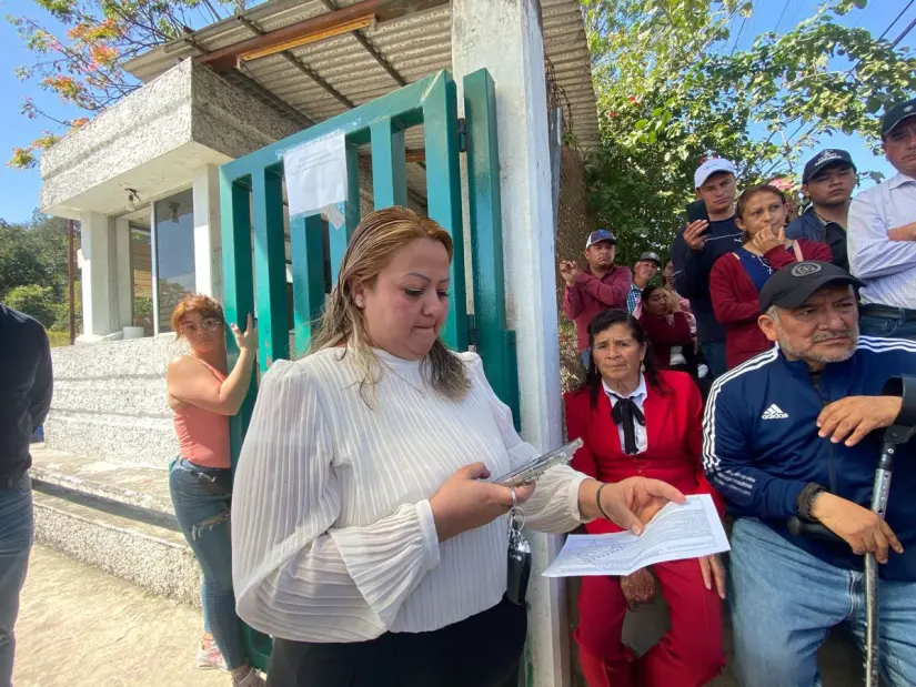 Delegada de SEMARNAT frente a ejidatarios. Foto: Rosalinda Morales