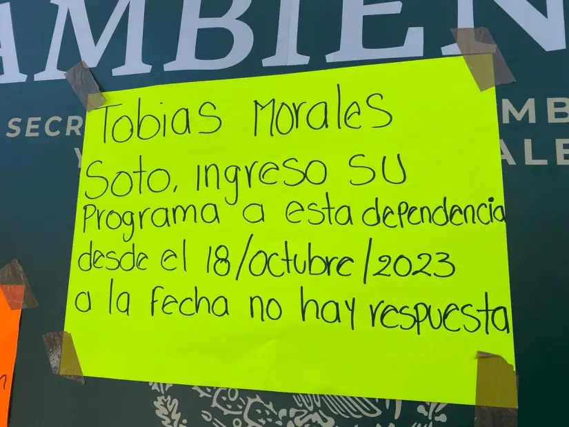 Pancartas de ejidatarios. Foto: Rosalinda Morales