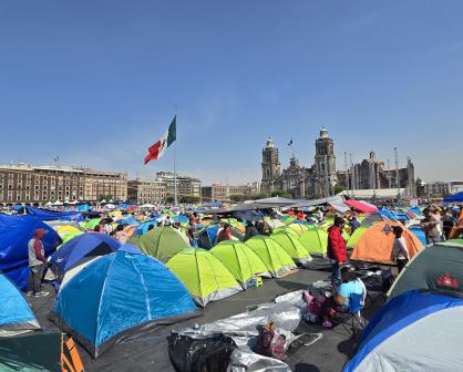 VIDEO | Así fue el enfrentamiento de maestros de la CNTE  y policías en el Zócalo