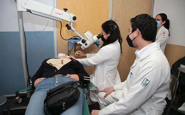 IMSS brinda recomendaciones para el cuidado e higiene de una audición saludable. Foto: IMSS