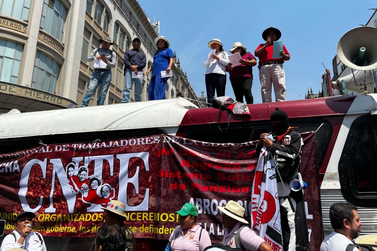 Maestros del CNTE protestando en la CDMX Foto: Mario Flores