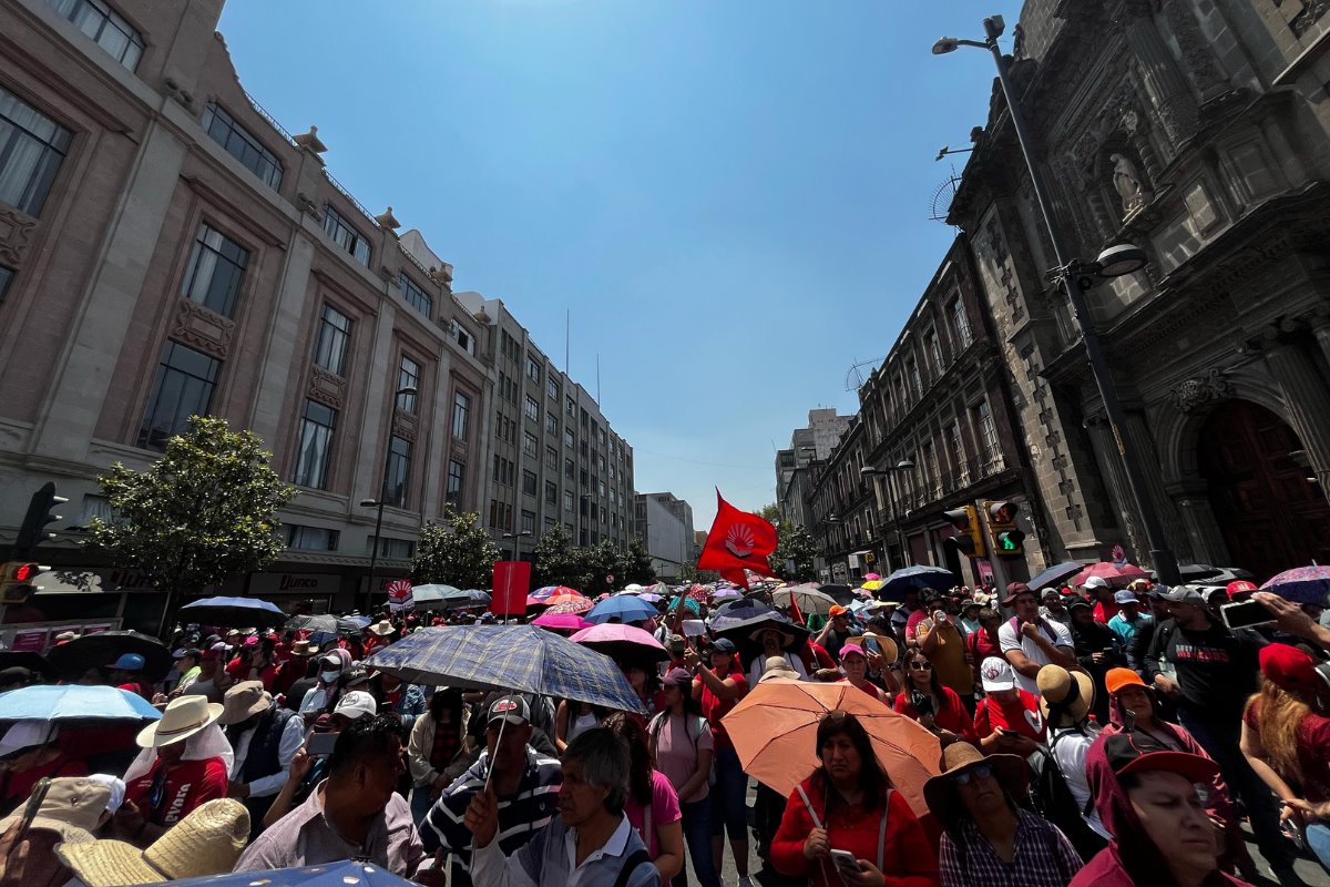 Personas realizando marcha y concentración en CDMX. Foto: Mario Flores