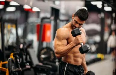 ¿Cuántos días se debe entrenar a la semana para ganar fuerza muscular, según expertos?