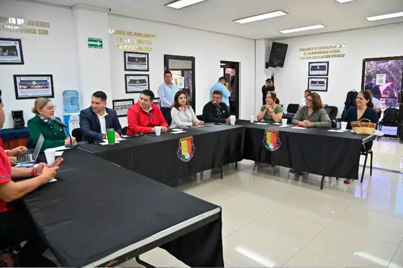 Reunión con la Fundación Calle Cero en el Congreso del Estado. Foto: Congreso del Estado.