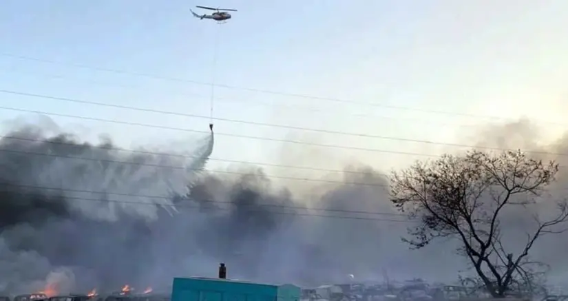 El pasado domingo, un incendio arrasó con gran parte de un corralón en Altamira. Foto: Redes Sociales