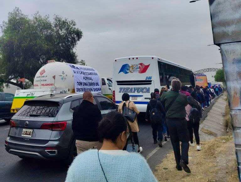 Trabajadores de Ecatepec, Naucalpan y Los Reyes exigen mejorar laborales. Imagen: Cortesía.