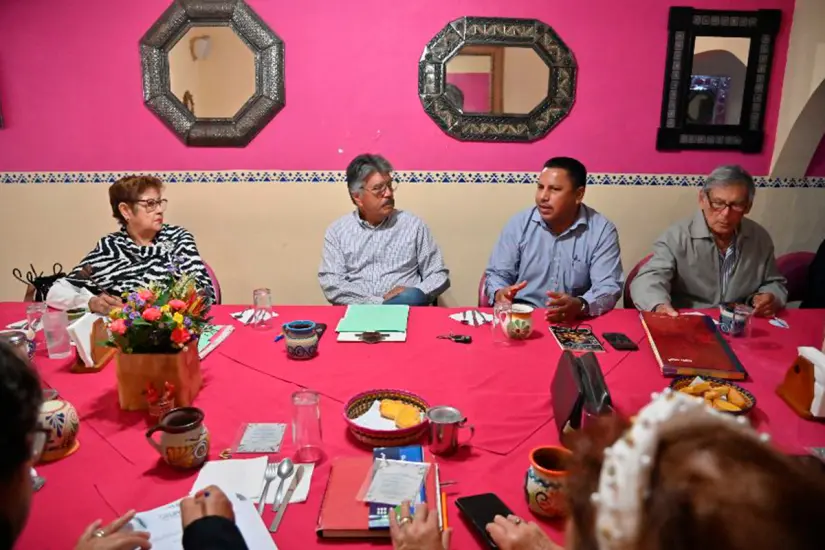 Reunión con el diputado Martín Escogido Flores. Foto: Congreso del Estado.