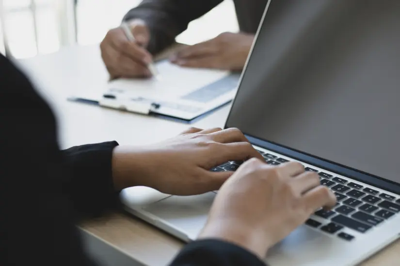 Aquí podrás preguntar todo sobre vacantes de trabajo. Foto: Canva.