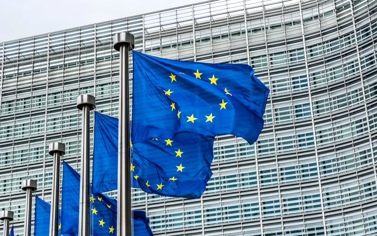 Banderas de la Unión Europea. Foto: Canva