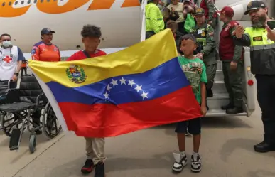 Más de 300 migrantes venezolanos retornan desde Estados Unidos