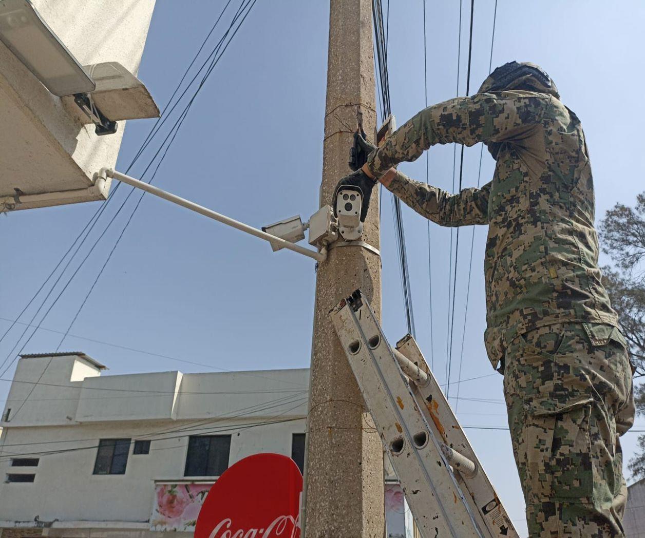 La Secretaría de Marina, a través de la Armada de México, llevó a cabo un operativo en el que desmantelaron 13 cámaras de video-vigilancia. Foto: Redes Sociales