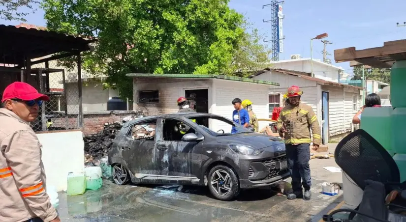 El incidente movilizó rápidamente a los equipos de emergencia, quienes llegaron al lugar para controlar la situación. 
