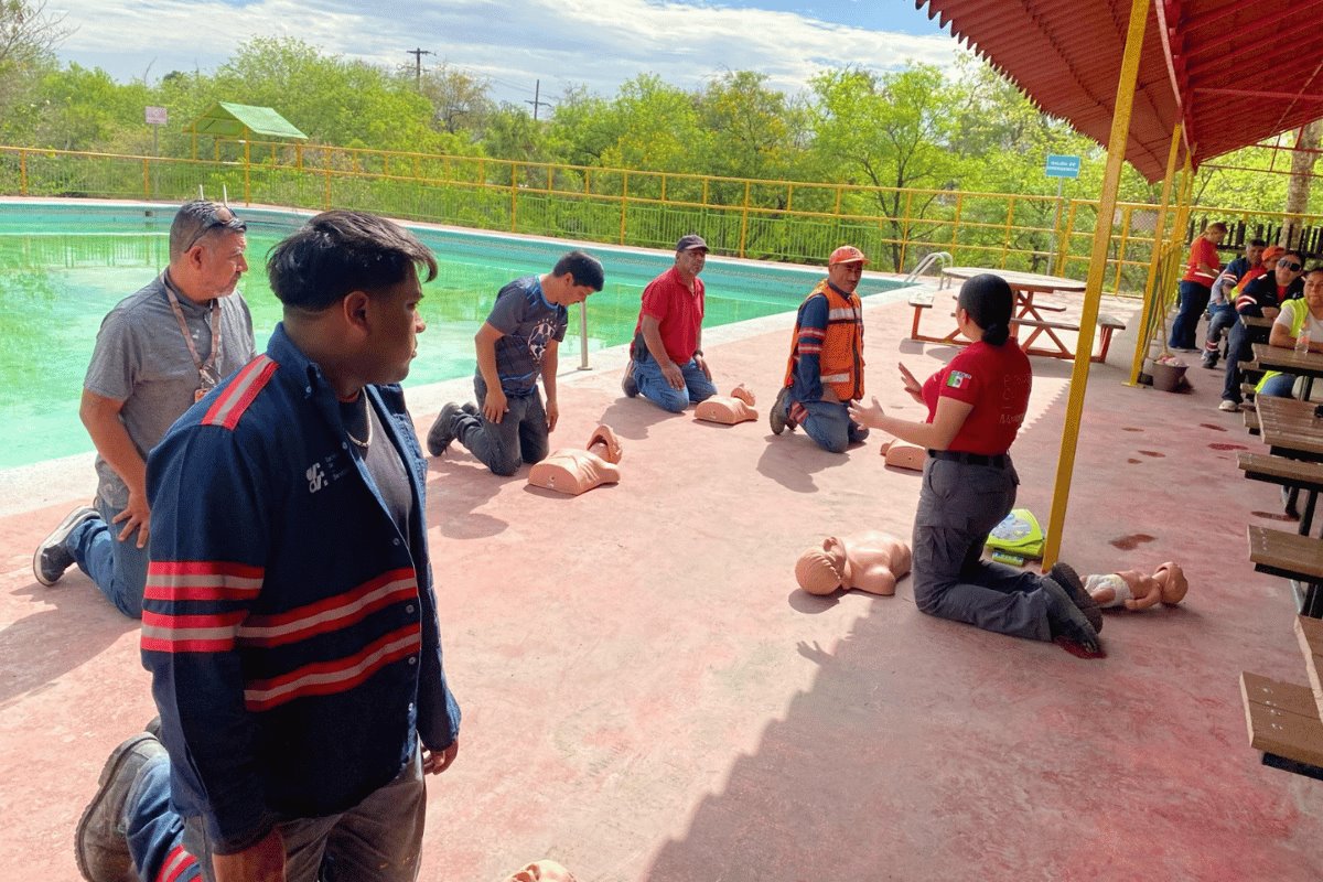 En preparación para la Temporada Acuática 2025, la Secretaría de Servicios Públicos realizó labores de mantenimiento. Foto: Gobierno de Monterrey.