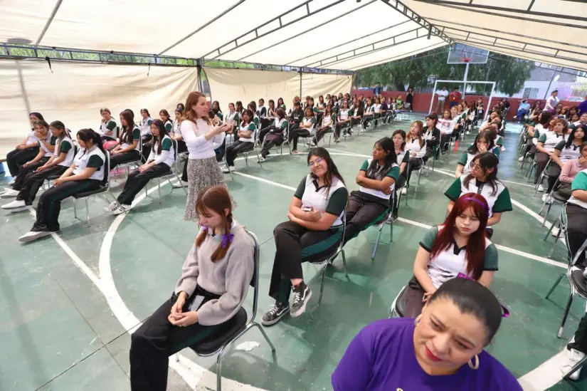 Capacitación de alumnas de preparatoria en torno a los Puntos Violeta / Foto: Gobierno de Coahuila