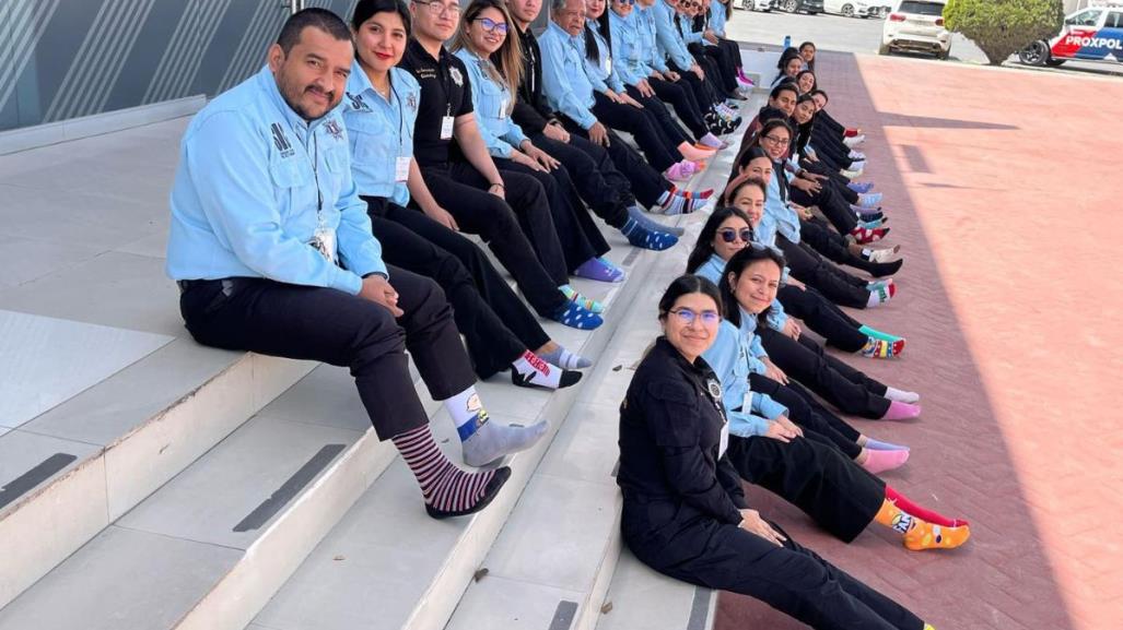 Andrés Mijes conmemora el Día Mundial del Síndrome de Down con calcetines disparejos en Escobedo