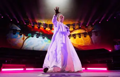 Miguel Bosé hechiza a regios al presentarse en el Auditorio Banamex