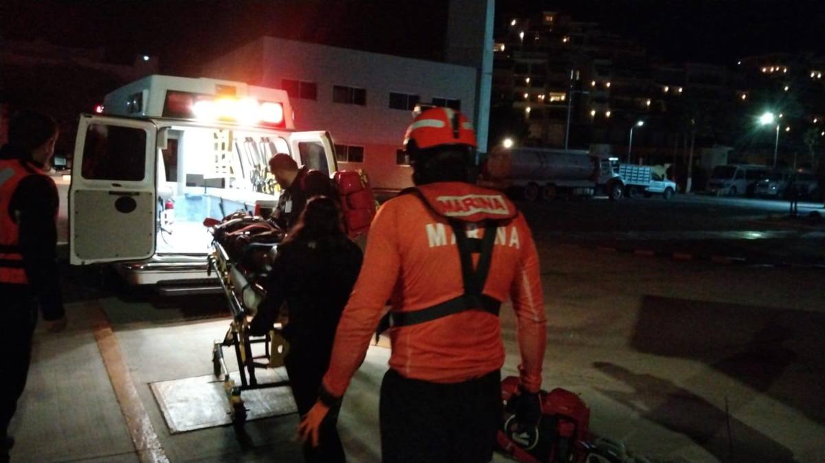 El joven permaneció sumergido durante seis minutos antes de ser rescatado y llevado a un hospital en Cabo San Lucas. Foto: Reportes Mazatlán