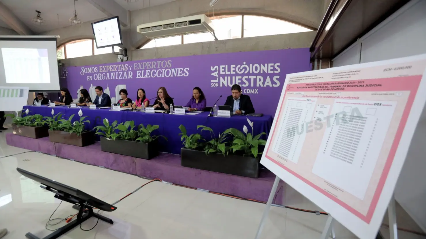El IECM presentó los modelos de boletas que se usarán en el Proceso Electoral Local Extraordinario el próximo 1 de junio Foto: IECM