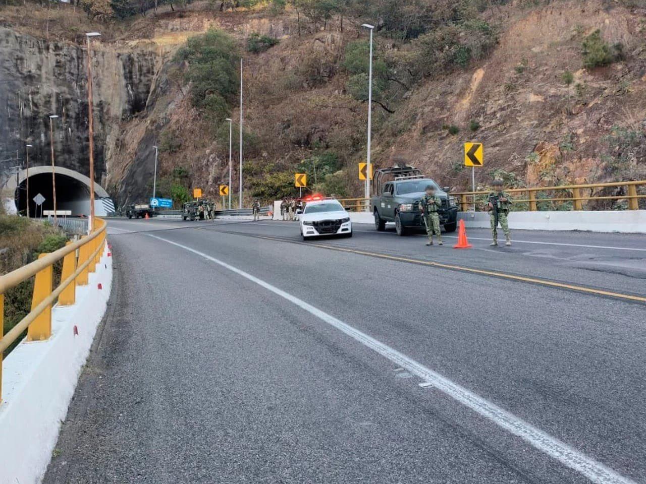 Autoridades se encuentran realizando las investigaciones correspondientes en la Supercarretera Durango - Mazatlán | Foto: Especial