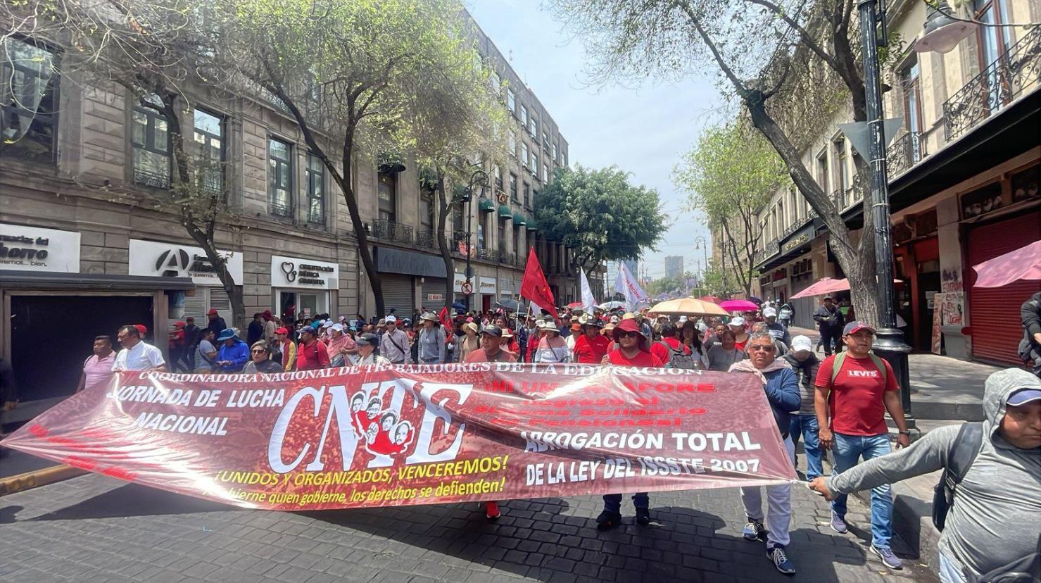 Integrantes de la CNTE en marcha de CDMX. Foto: Ramón Ramírez