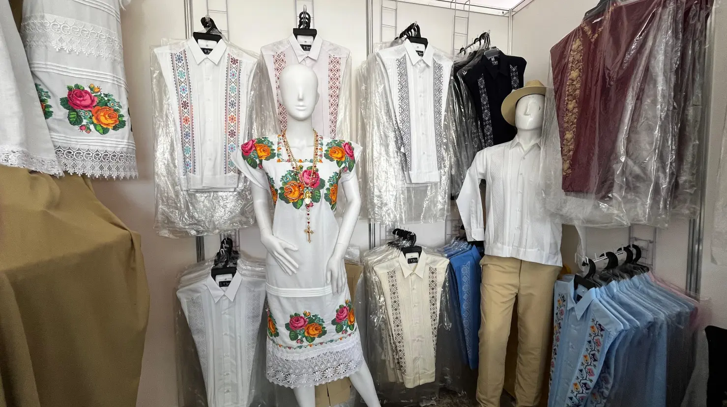 ¡La guayabera en el mundo! ¿Dónde se exporta y cuál es su impacto económico?. Foto: Irving Gil