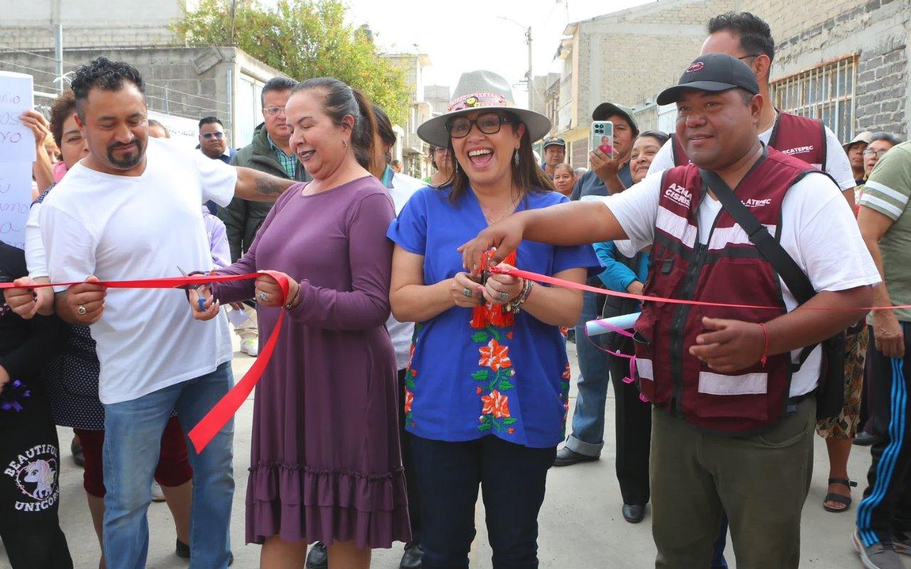 Azucena Cisneros Coss inaugurando el programa Cimientos de Esperanza. Foto: X/@azucenacisneros (Canva)