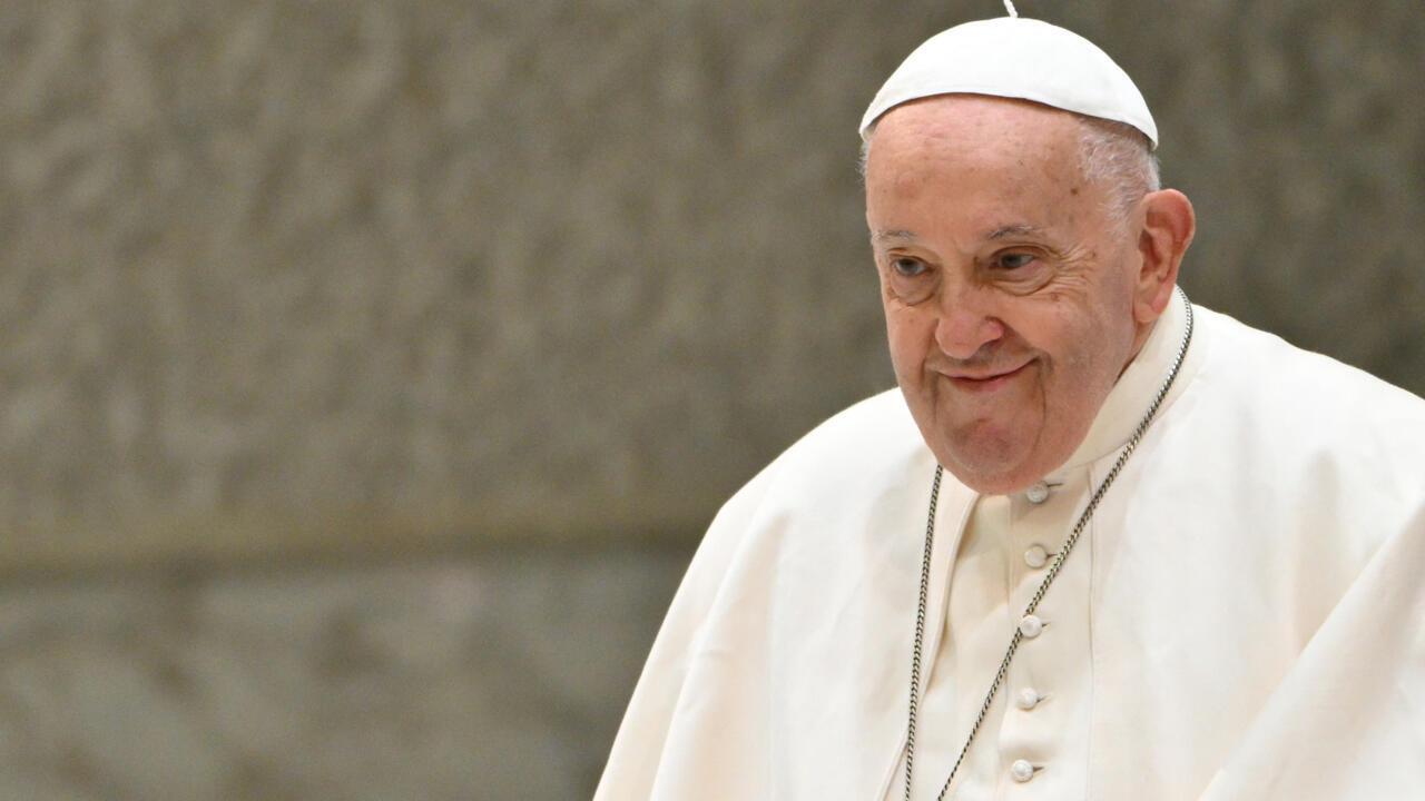 El Papa Francisco expresa su alegría por salir del hospital. Foto: AFP