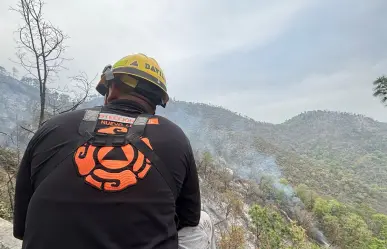 Cierre en Carretera a Cola de Caballo en Santiago, Nuevo León tras accidente e incendio forestal