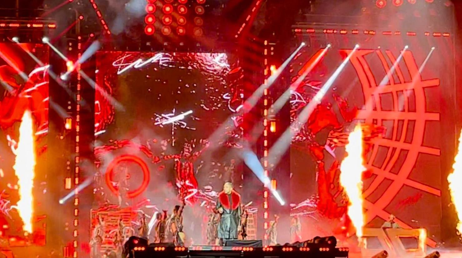 Don Omar presentó la noche del viernes en el Estadio Azteca su gira Back To Reggaeton. Foto. Luis Ortega.