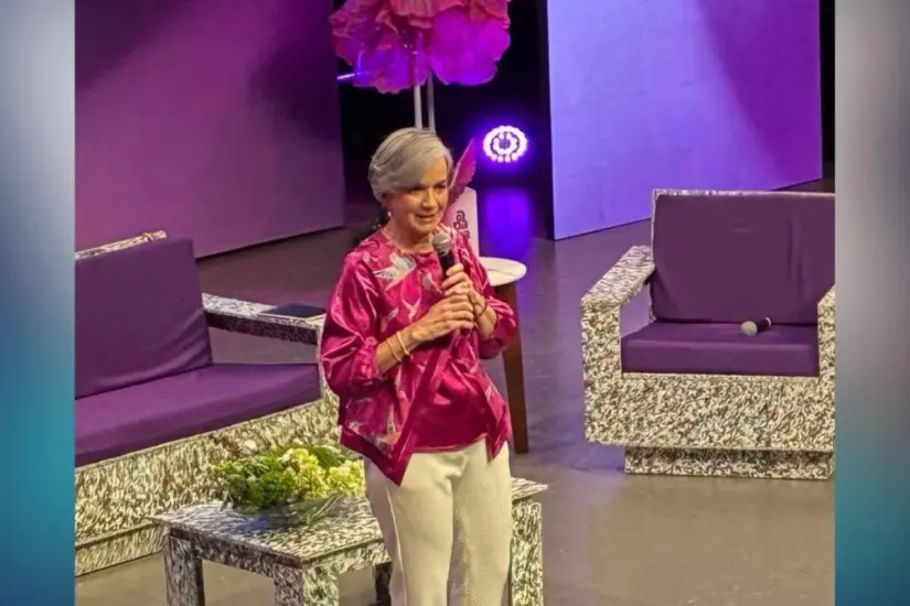 Al cerrar su mensaje en el Teatro Amalia González, María de Villarreal reiteró su compromiso de seguir ampliando estos programas y llegar a más personas. Foto: Redes Sociales