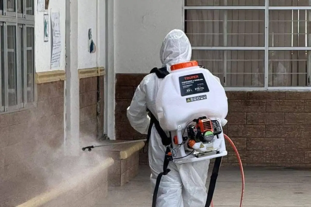 Intensifican fumigación en escuelas para frenar el brote de dengue en Ciudad Madero