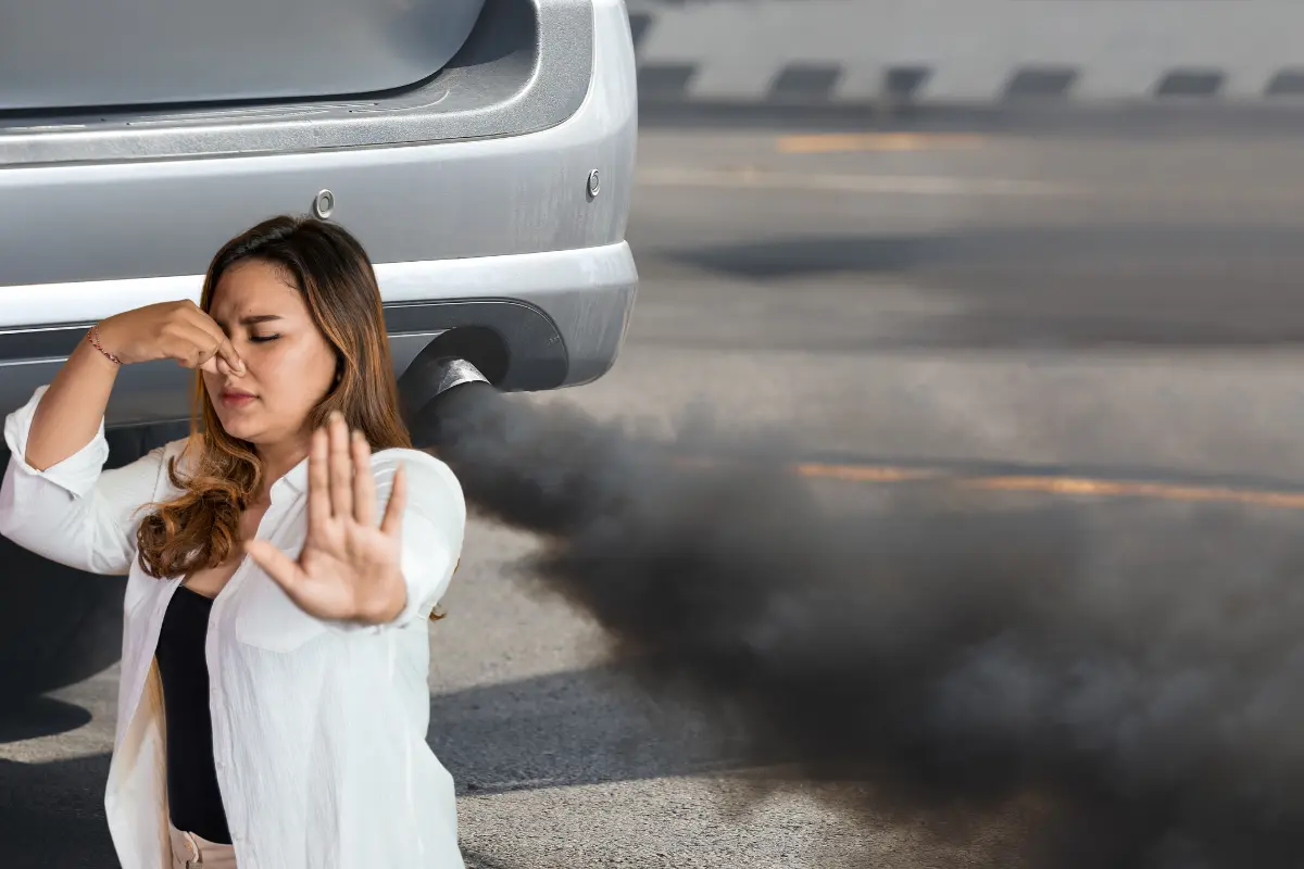 A pesar de los esfuerzos por promover la cultura ambiental en la ciudad, la cifra de vehículos verificados sigue siendo baja en comparación con el padrón vehicular, que supera los 450 mil automóviles./ Foto: Canva