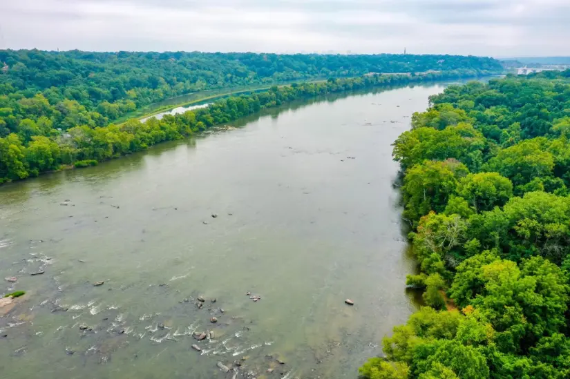 La región norte de Tamaulipas enfrenta una grave crisis hídrica debido a la sequía, los bajos niveles en las presas binacionales y las crecientes exigencias de Texas para cumplir con el Tratado de Aguas de 1944. Foto: Freepik