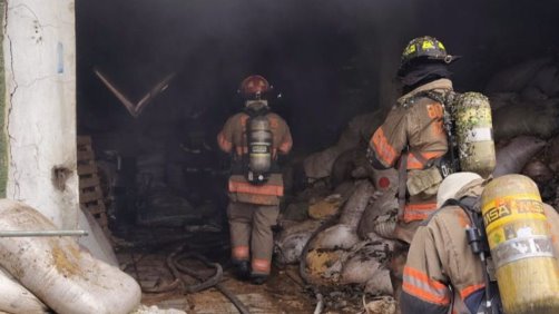 Incendio en bodega pone alerta a servicios de emergencia en Ecatepec