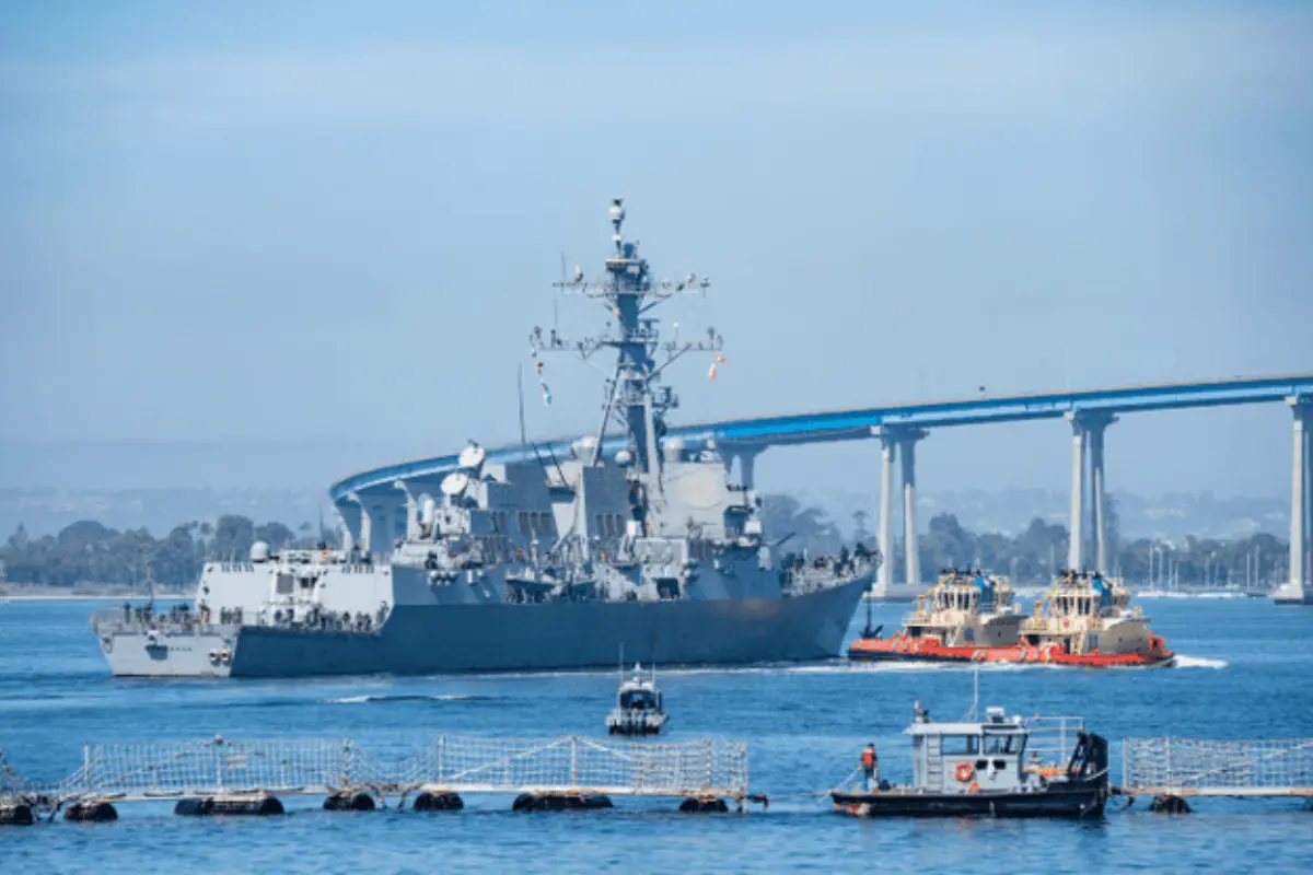 El USS Spruance se despliega en la frontera con México aumentando la capacidad militar para combatir la inmigración ilegal y delitos. Foto: X @LooseCannonNews