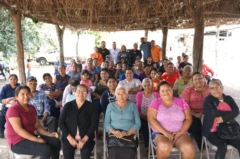 El método de trabajo de Salazar se centra en la participación activa. Más allá de escuchar, su equipo busca generar propuestas viables a partir del intercambio de ideas con los ciudadanos. Foto: Redes sociales 