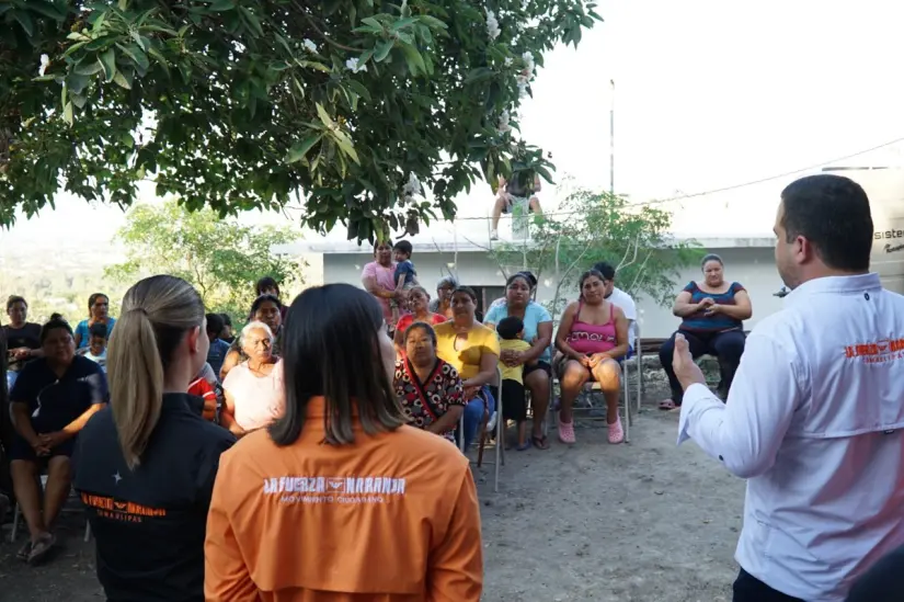 El método de trabajo de Salazar se centra en la participación activa. Más allá de escuchar, su equipo busca generar propuestas viables a partir del intercambio de ideas con los ciudadanos. Foto: Redes sociales 