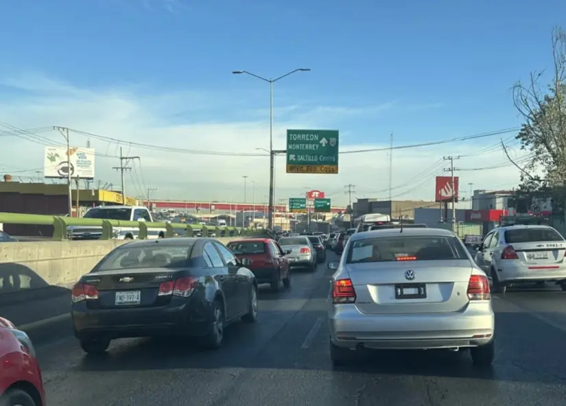 Operativos viales sobre el Periférico Luis Echeverría Álvarez / Foto: Taxistas de Saltillo