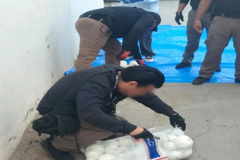 Uno de los golpes más significativos ocurrió en San Fernando, donde elementos de la Guardia Nacional, el Ejército Mexicano y la Fiscalía del Estado detuvieron a un hombre que transportaba 215 kilos de metanfetamina ocultos en sacos de cebollas. Foto: Redes sociales