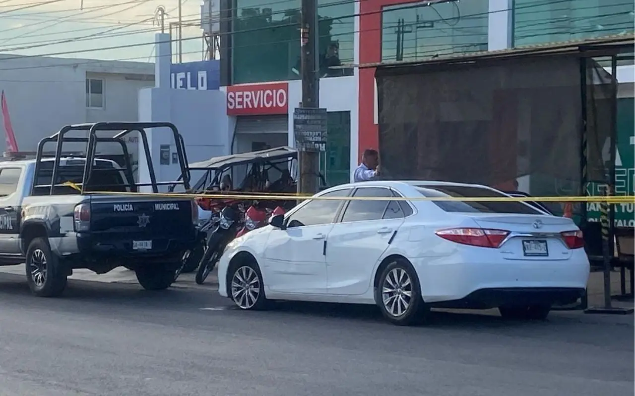 Auto en el que iba a bordo la menor. Foto: X (@Felicitos_)